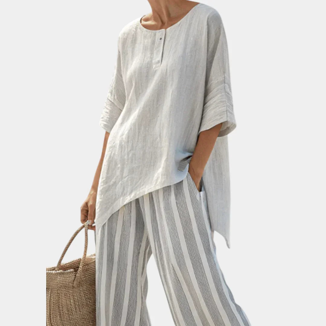 Fiorella | Elegant asymmetrisk bluse og stribede bukser