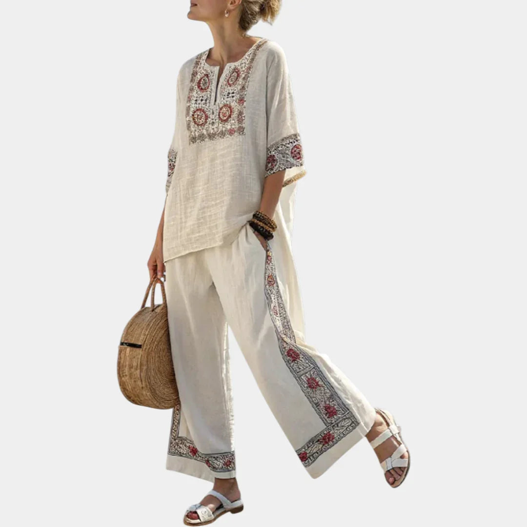 Tiziana | Enkel broderet bluse og vide bukser