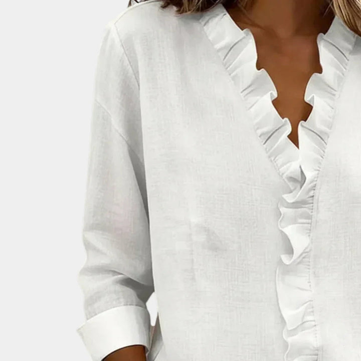 Flavie | Bluse med V-hals og fine flæser