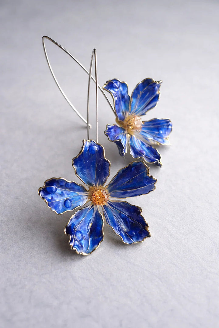 Suzanne | Blå blomsterøreringe i vintage-stil