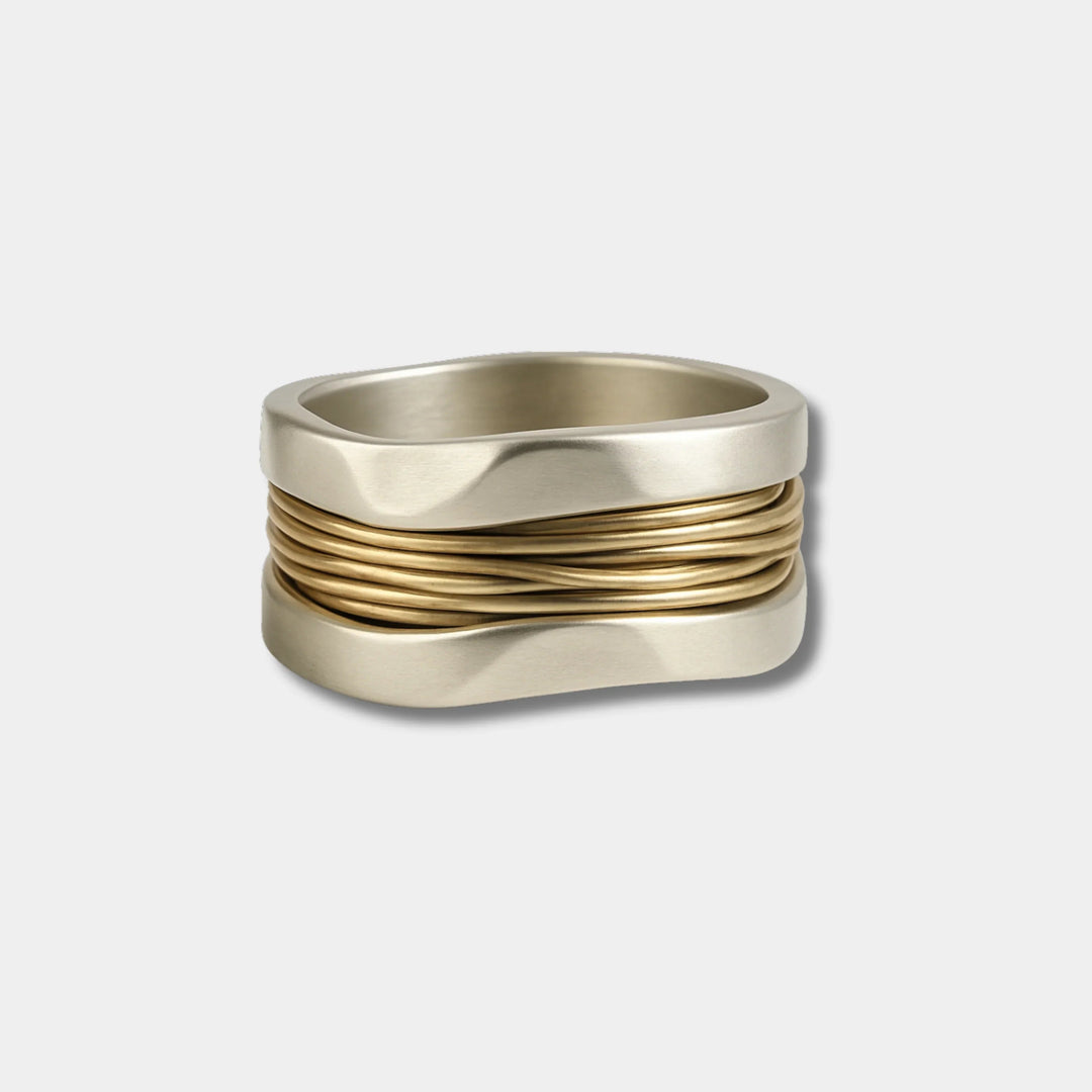 Maria | Ring med gyldne tråde